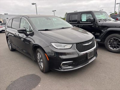 2023 Chrysler Pacifica Hybrid Touring L