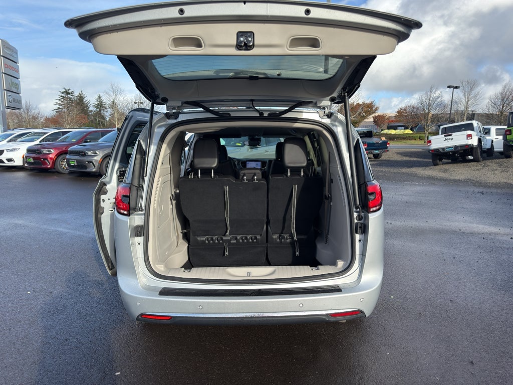 2023 Chrysler Pacifica Hybrid Touring L