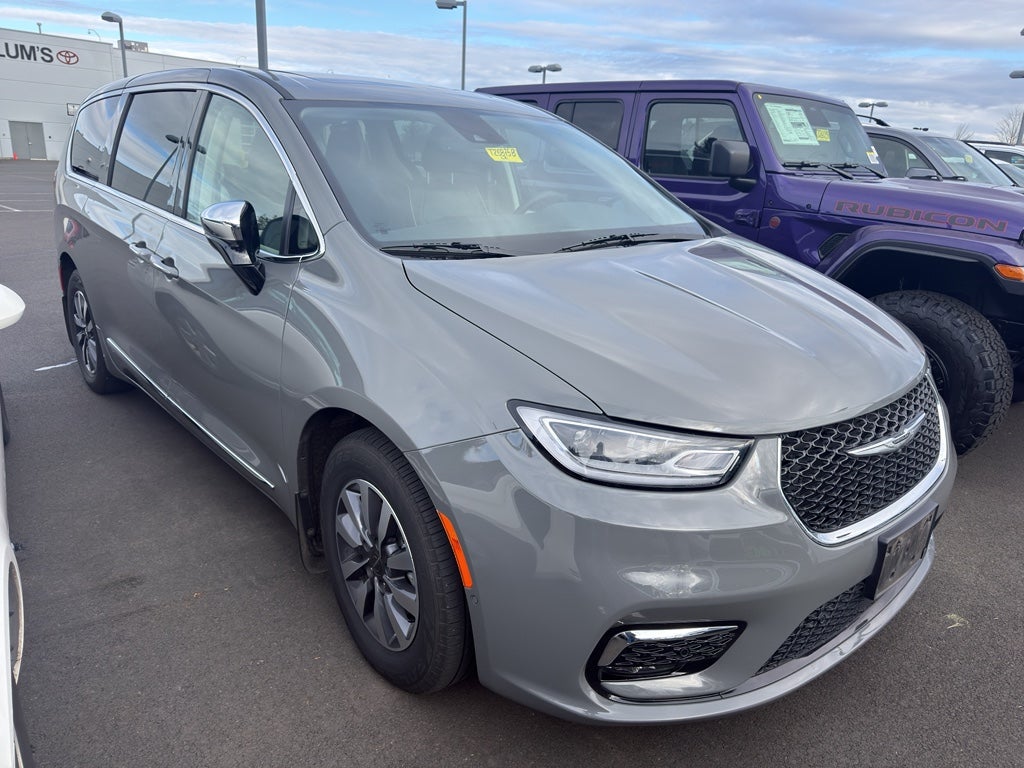 2023 Chrysler Pacifica Hybrid Limited