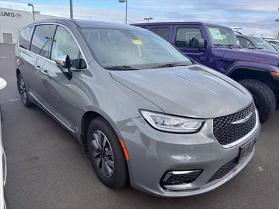 2023 Chrysler Pacifica Hybrid Limited