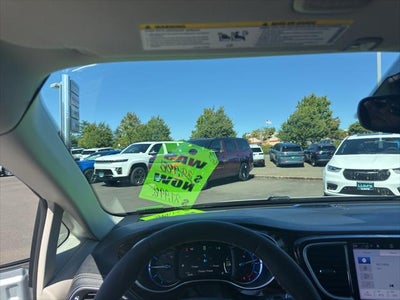 2023 Chrysler Pacifica Hybrid Limited