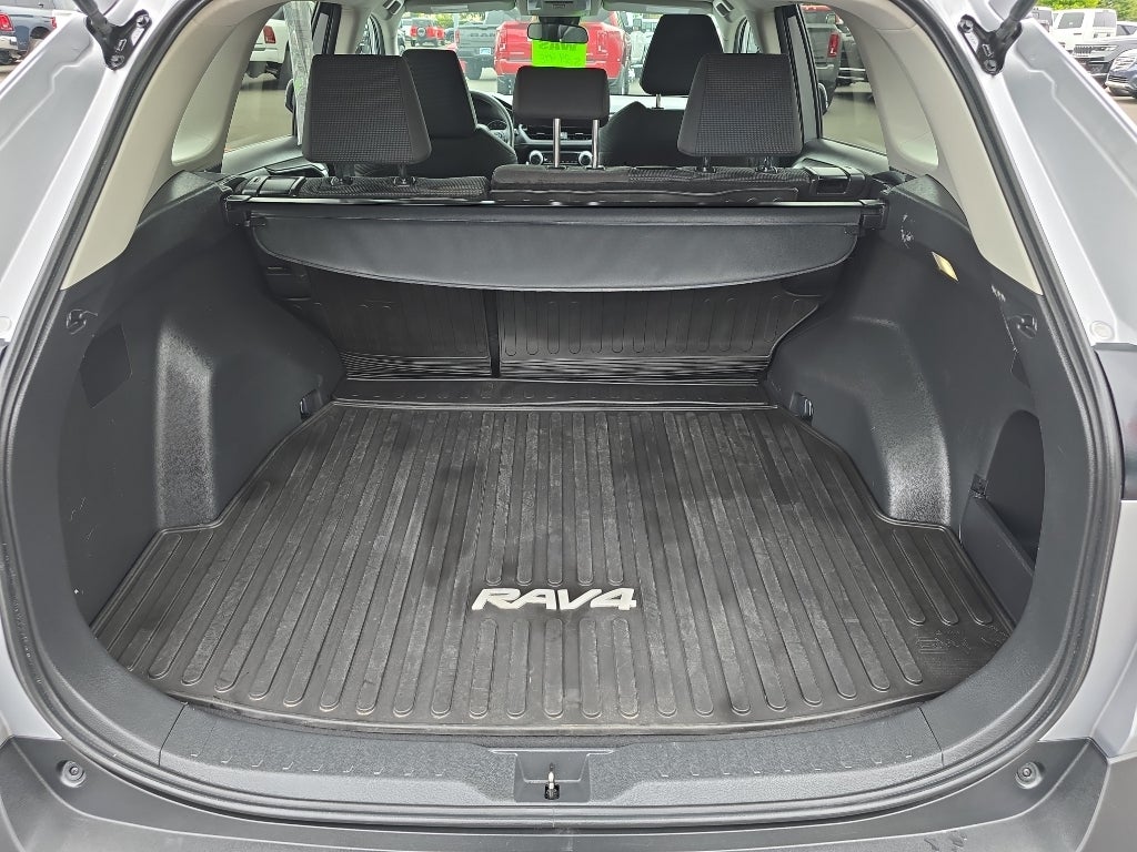 2022 Toyota RAV4 LE