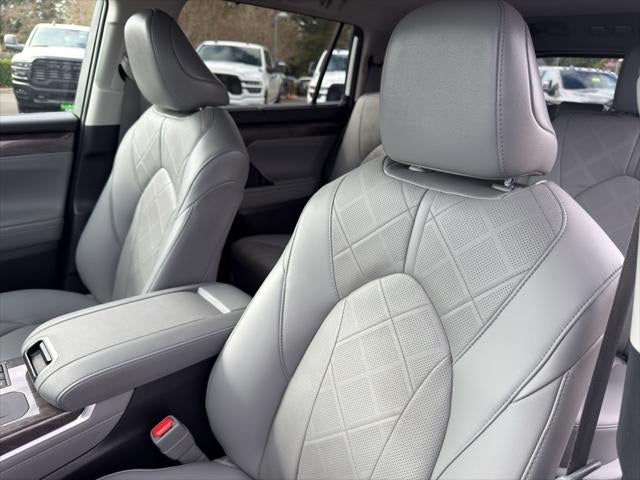 2023 Toyota Highlander Hybrid Hybrid Platinum