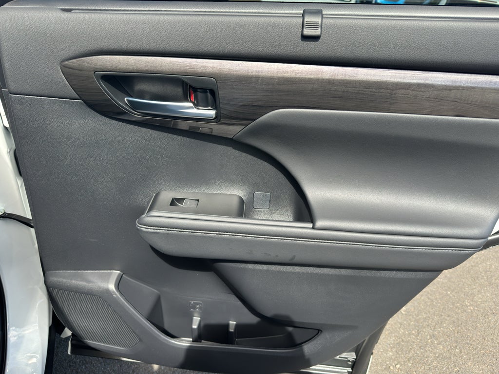 2026 Toyota Highlander Hybrid Hybrid Platinum