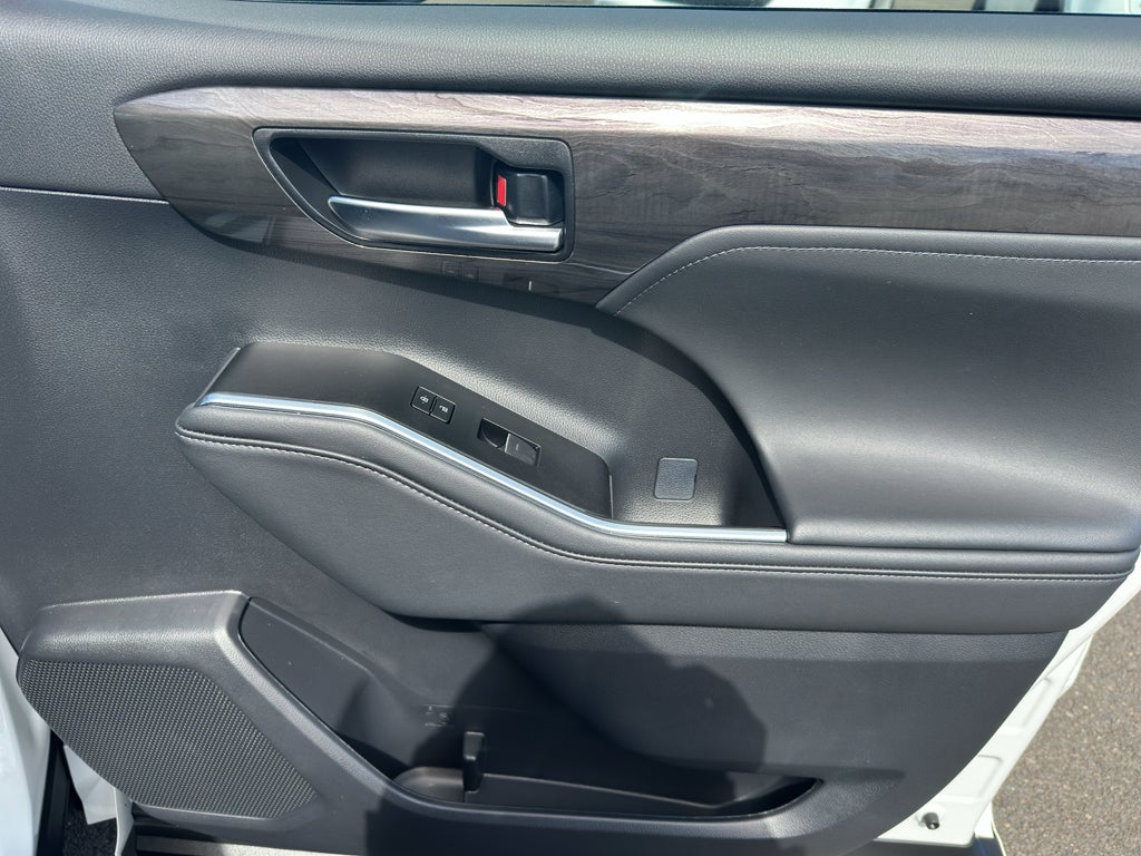 2026 Toyota Highlander Hybrid Hybrid Platinum