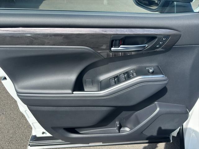 2026 Toyota Highlander Hybrid Hybrid Platinum