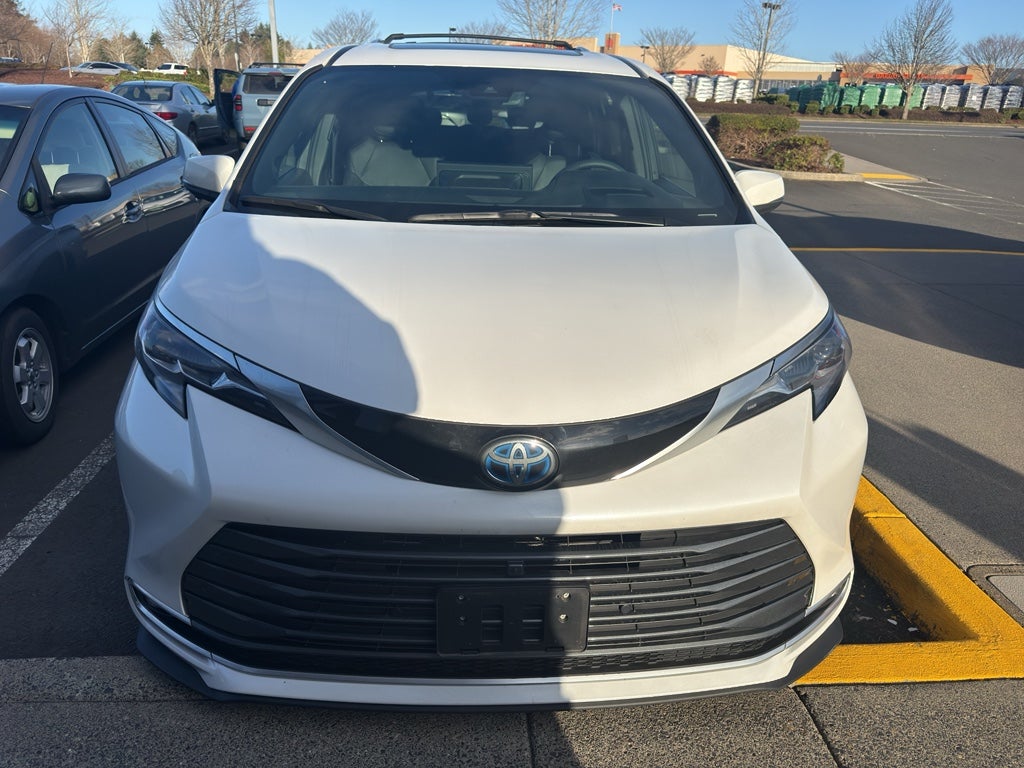 2025 Toyota Sienna Platinum