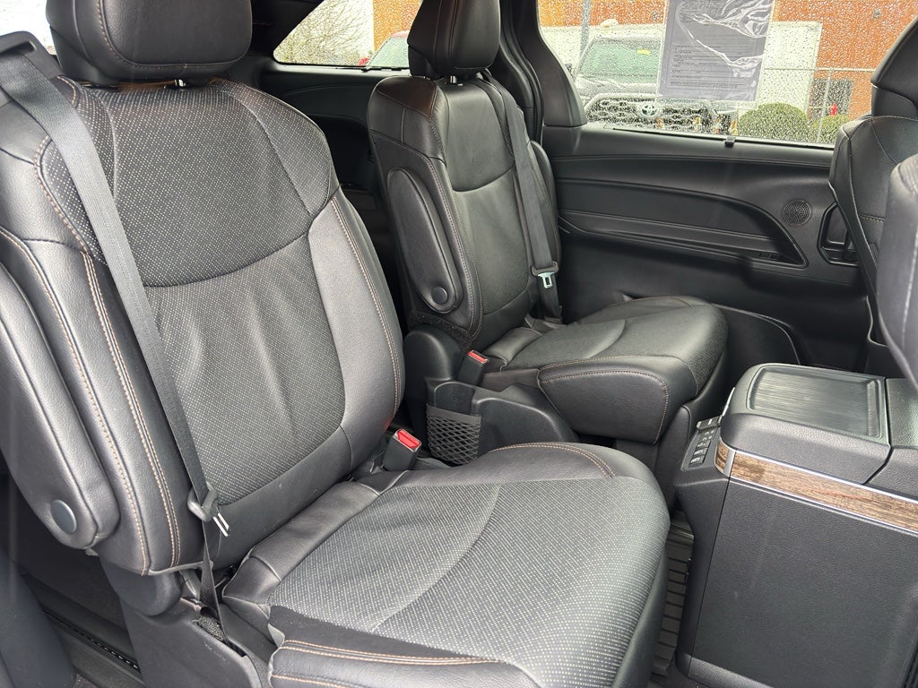 2025 Toyota Sienna Platinum