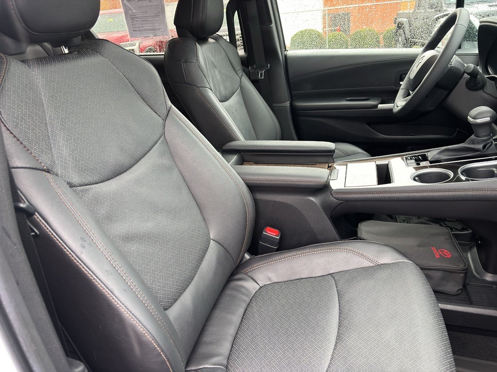 2025 Toyota Sienna Platinum