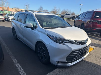 2025 Toyota Sienna Platinum