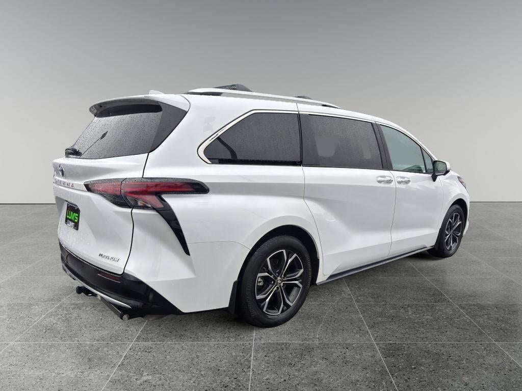 2025 Toyota Sienna Platinum
