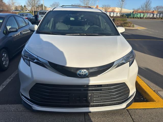 2025 Toyota Sienna Platinum