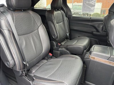 2025 Toyota Sienna Platinum