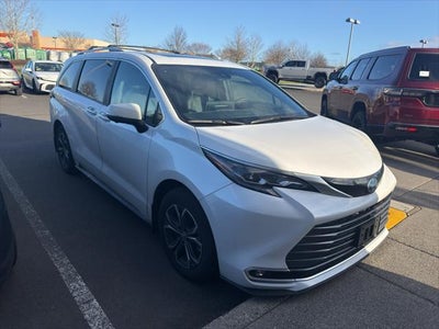 2025 Toyota Sienna Platinum