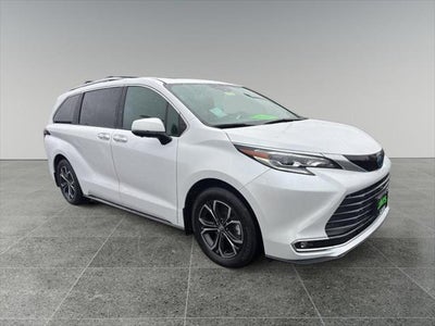 2025 Toyota Sienna Platinum