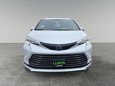 2025 Toyota Sienna Platinum