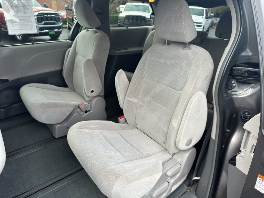 2017 Toyota Sienna LE