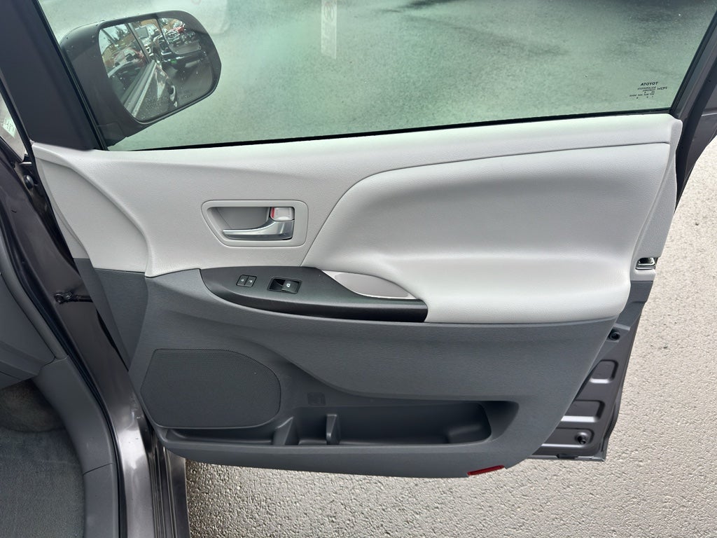 2017 Toyota Sienna LE