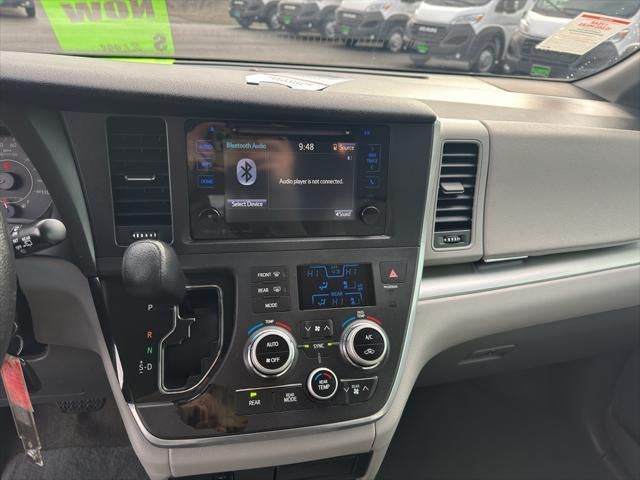 2017 Toyota Sienna LE