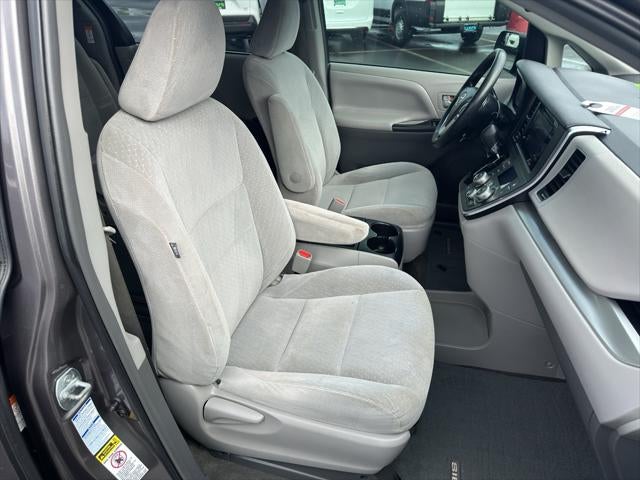 2017 Toyota Sienna LE