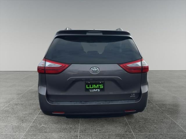 2017 Toyota Sienna LE