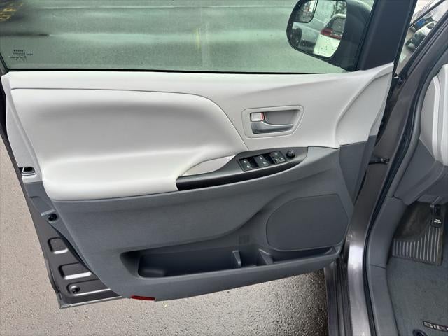 2017 Toyota Sienna LE