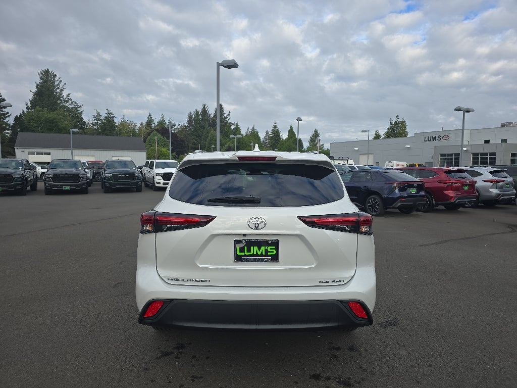 2025 Toyota Highlander XLE