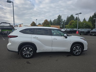 2025 Toyota Highlander XLE