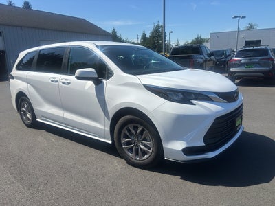 2026 Toyota Sienna LE