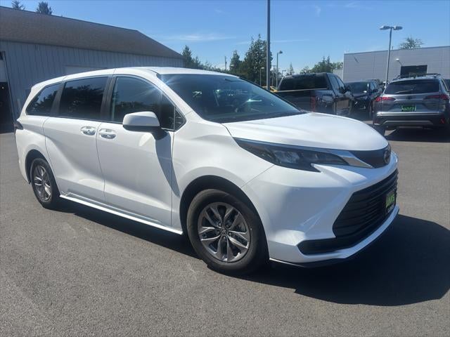 2026 Toyota Sienna LE