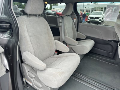 2020 Toyota Sienna LE
