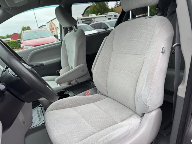 2020 Toyota Sienna LE