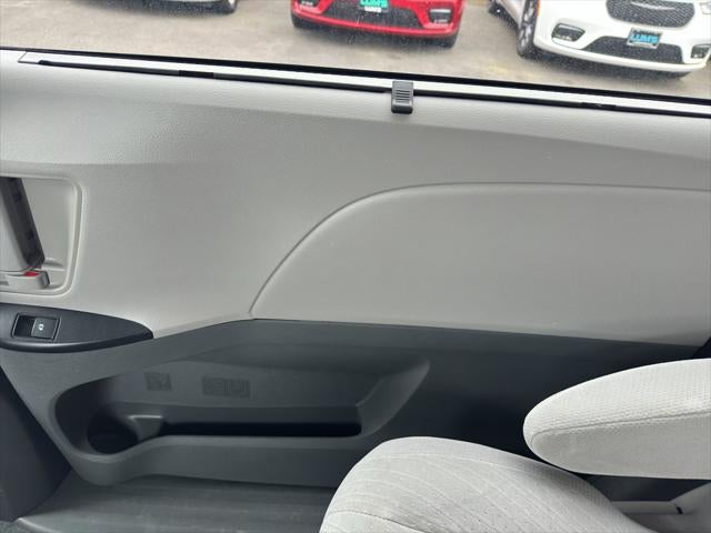 2020 Toyota Sienna LE