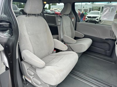 2020 Toyota Sienna LE