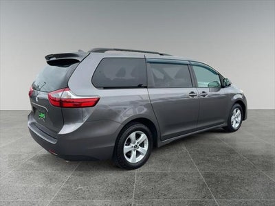 2020 Toyota Sienna LE