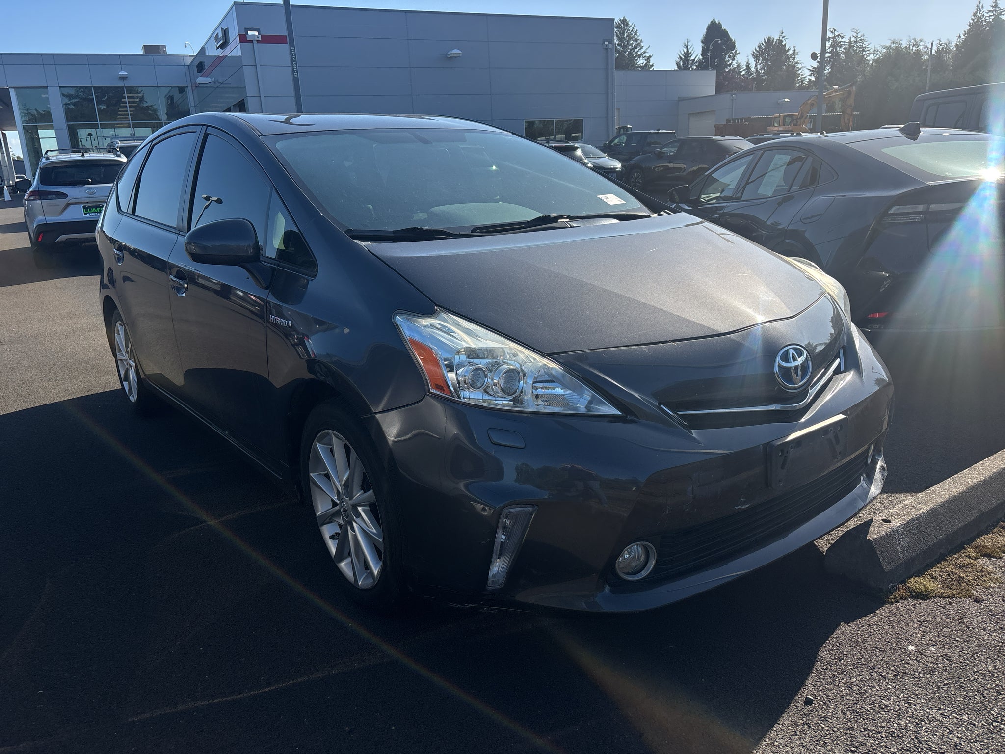 2014 Toyota Prius v Five