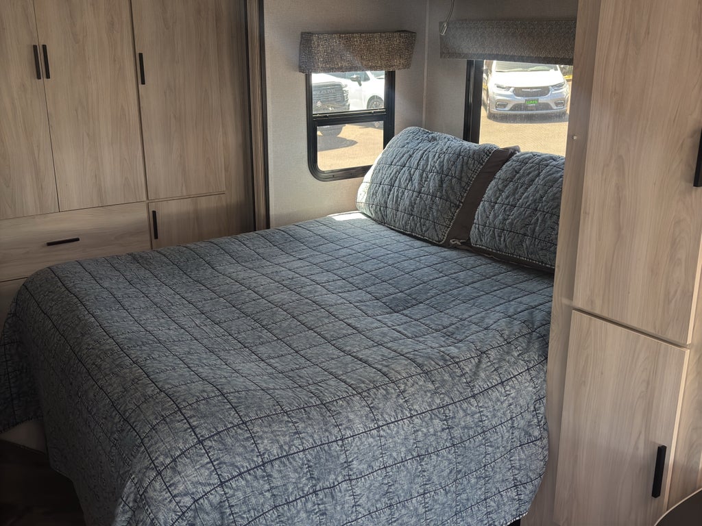 2019 Mercedes-Benz Sprinter 3500/4500 2021 Forest River 2401B RV