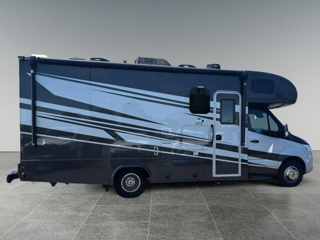 2019 Mercedes-Benz Sprinter 3500/4500 2021 Forest River 2401B RV