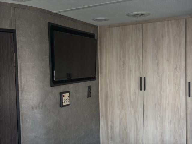 2019 Mercedes-Benz Sprinter 3500/4500 2021 Forest River 2401B RV