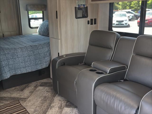 2019 Mercedes-Benz Sprinter 3500/4500 2021 Forest River 2401B RV